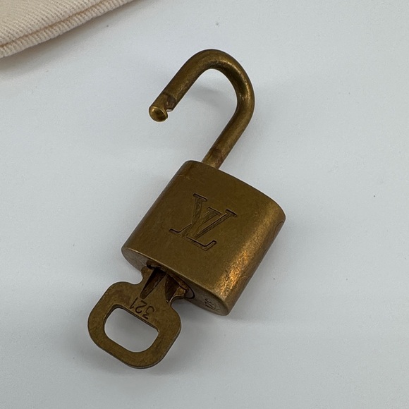 Louis Vuitton Lock and Key #321 with Box and Dust Cover - Picture 2 of 4